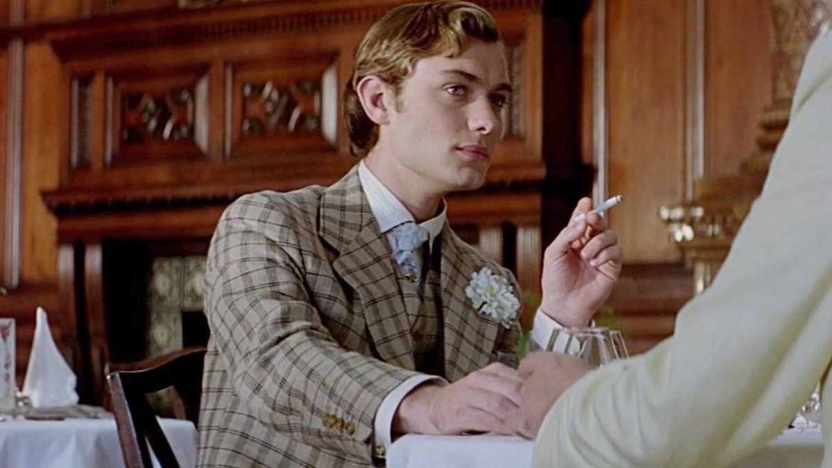 CINEMA505's tweet image. Jude Law em Wilde (1997)