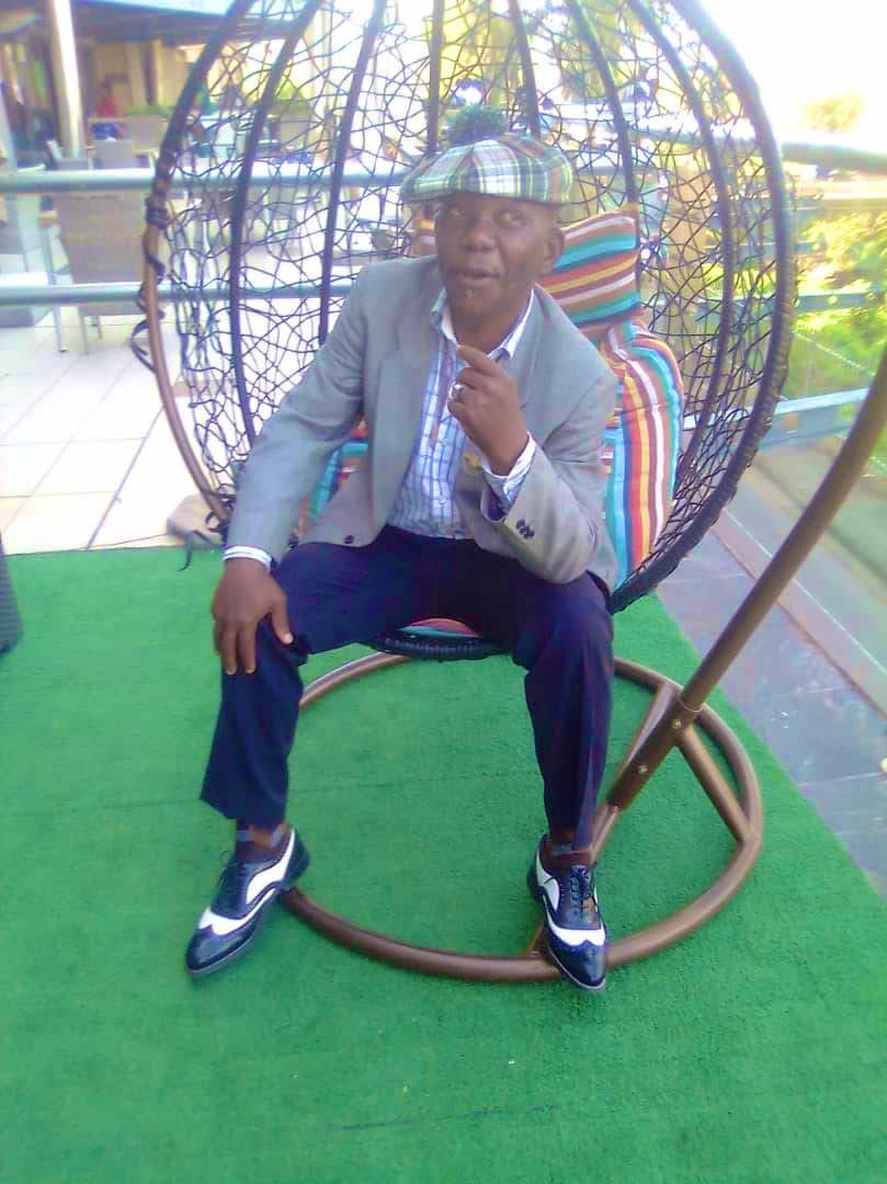 Abantu abadala and Facebook! ♥️😂 My uncle posts his outfits daily. I'm thinking of starting an OOTD Ankela Insta for him. Man chows kotini STEREK!