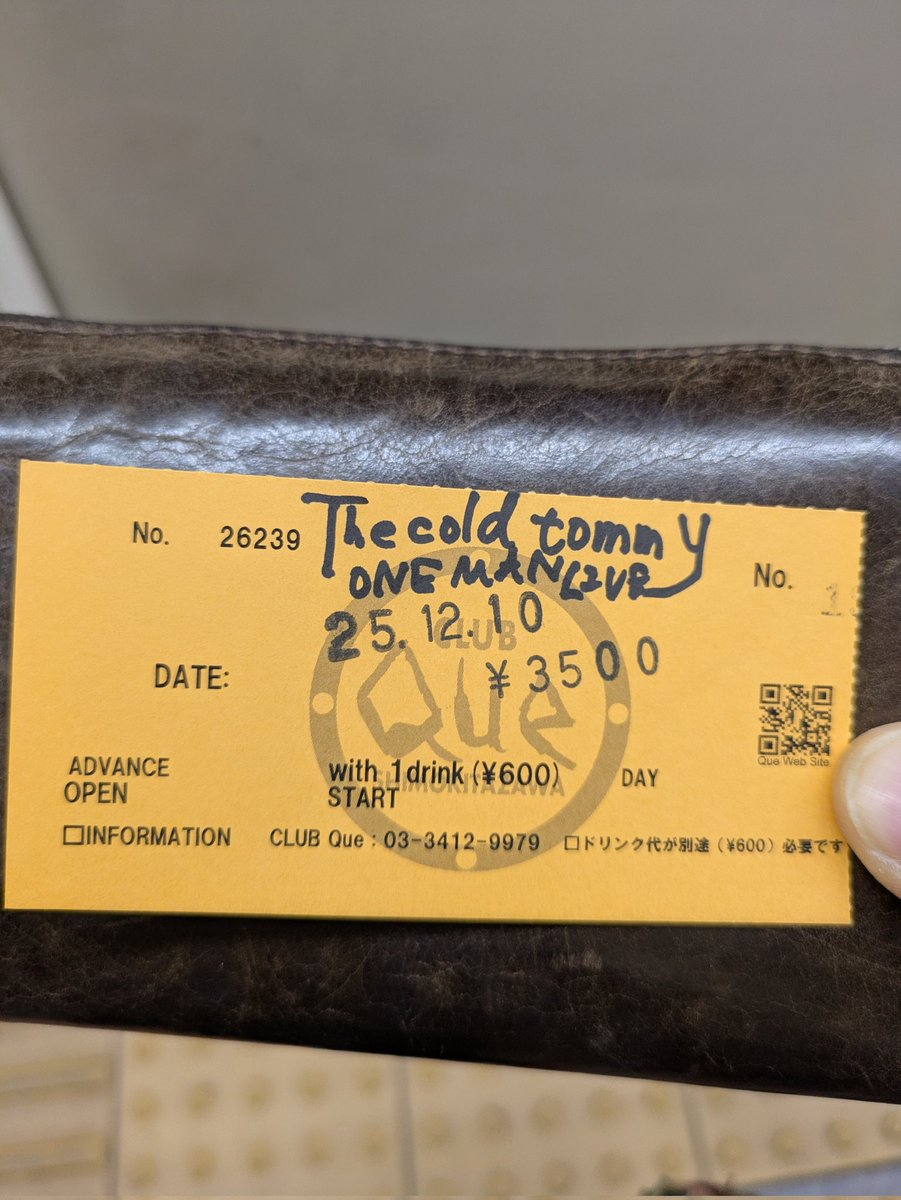 The cold tommyのワンマンへ。
たくさんのお客さんに囲まれた良い日でした。
ロックバンドとしてとにかくカッコイイ、良き先輩です。
良い日をありがとう！