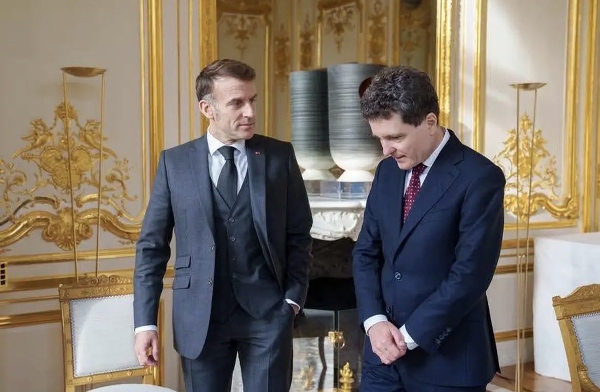 Dan_Tanasa's tweet photo. Stăpânul și sluga. Captură foto, cca. 2025 https://t.co/PqBGYRKBdD