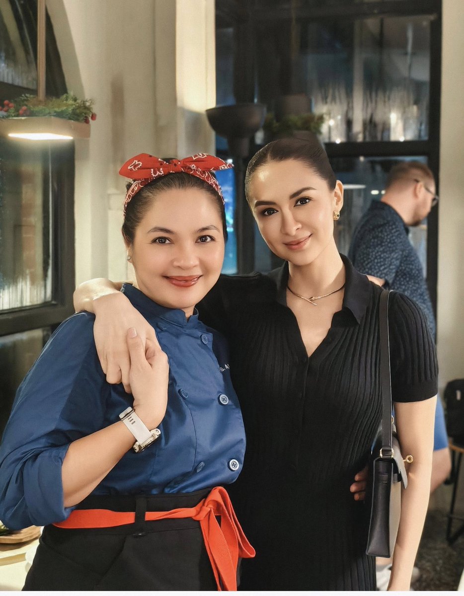 Who wants these two Queens to work together in a film? Itataas ko ang dalawang kamay at paa para lang mangyari yan. C'mon producers, MAKE IT HAPPEN! Pretty Please, with cherry on top. ✋🤚🍒🍒 

#JudyAnnSantos 
#MarianRivera