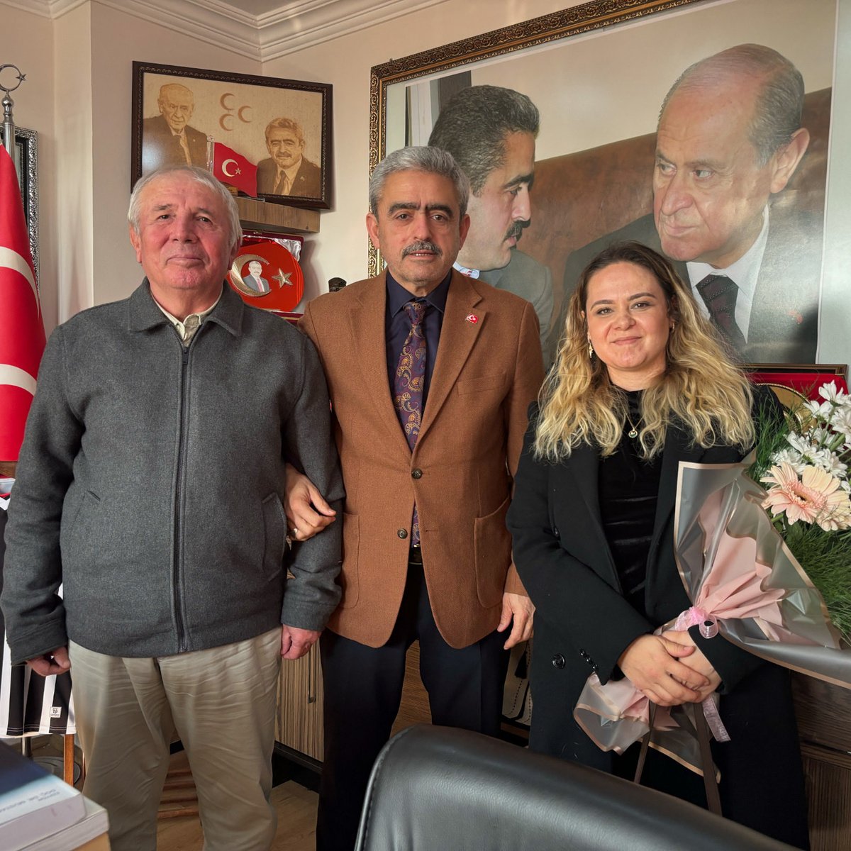 DEĞERLİ ARKADAŞLARIM İL BAŞKANLIĞIMIZA ZİYARETİME MEHMET ALİ ERBAY VE AYŞEGÜL ÖLÇER GELDİLER. KENDİLERİNE TEŞEKKÜR EDER. SEVGİ VE SAYGILARIMI SUNARIM. HAYIRLI GÜNLER DİLERİM.