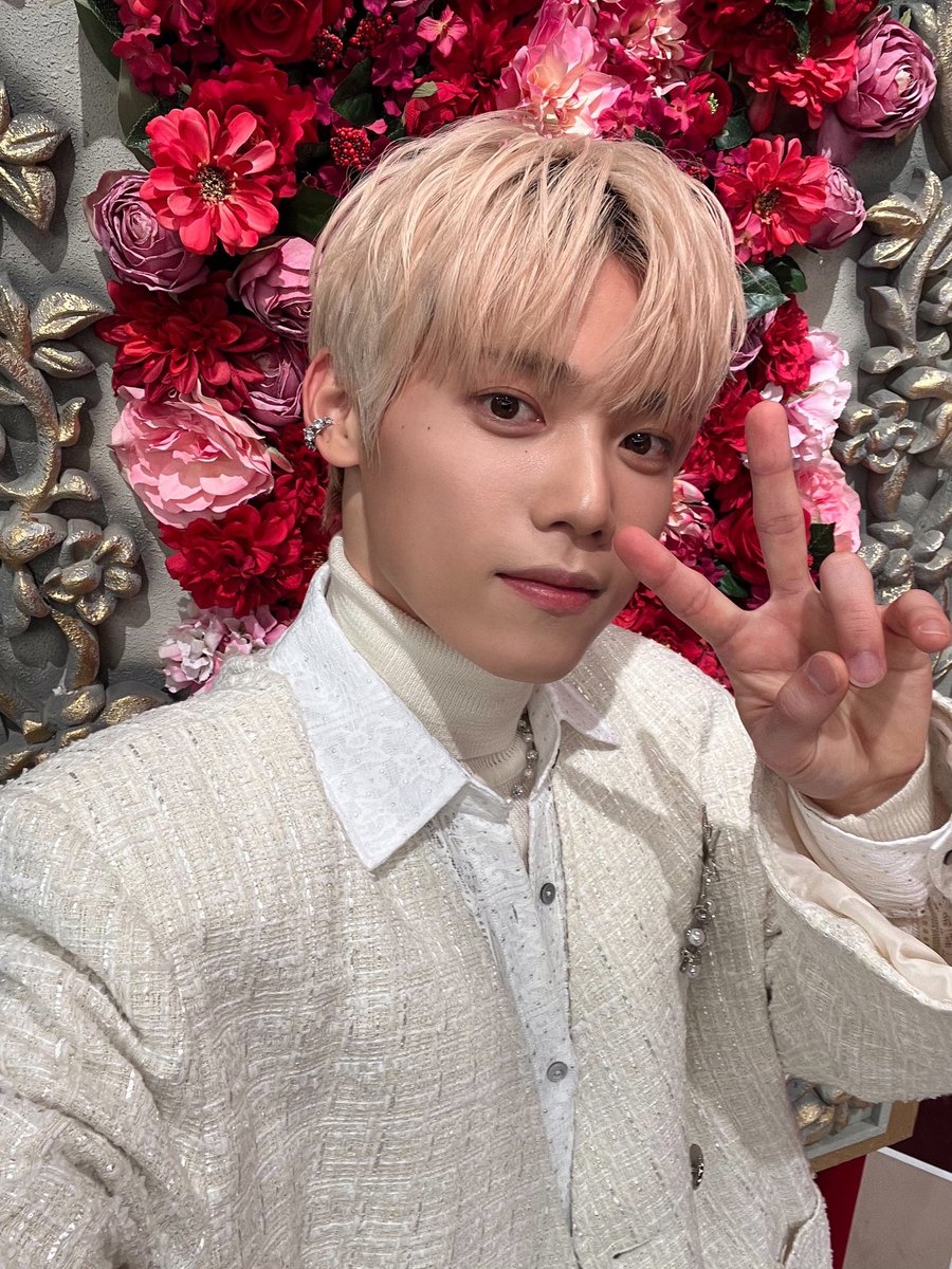 FNS歌謡祭で
LAST CHRISTMASを歌った
白い衣装の彼は
INIの木村柾哉くんです♡
映画 #ロマンティック・キラー のクアトロ主演の1人です
INIはこの映画のアオハルテーマソング🎵True Loveを歌っています！
こちらTrue LoveのPVです
youtu.be/RRQ6wB_obBE?si…

#木村柾哉
#INI <a href="/official__INI/">INI</a> 
#ロマキラ