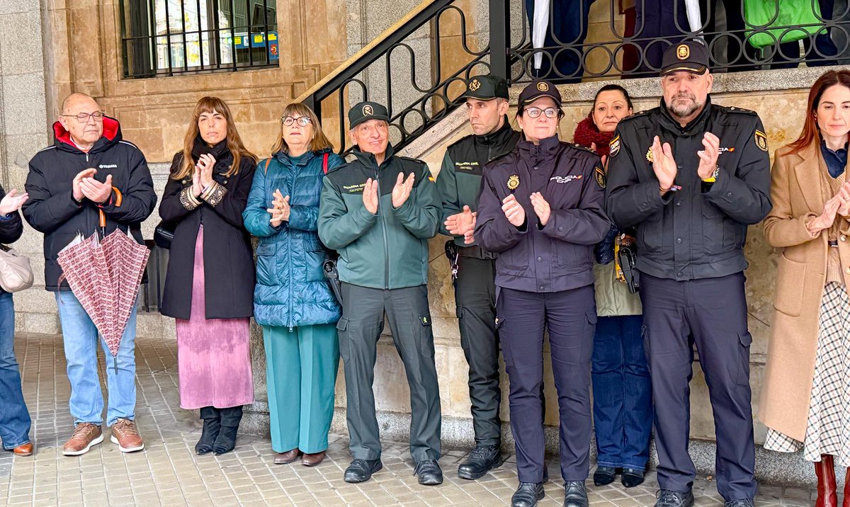 ⚫️ Nos unimos al minuto de silencio por las dos últimas víctimas de presunta #ViolenciadeGénero.

Ni un paso atrás frente a la violencha machista.