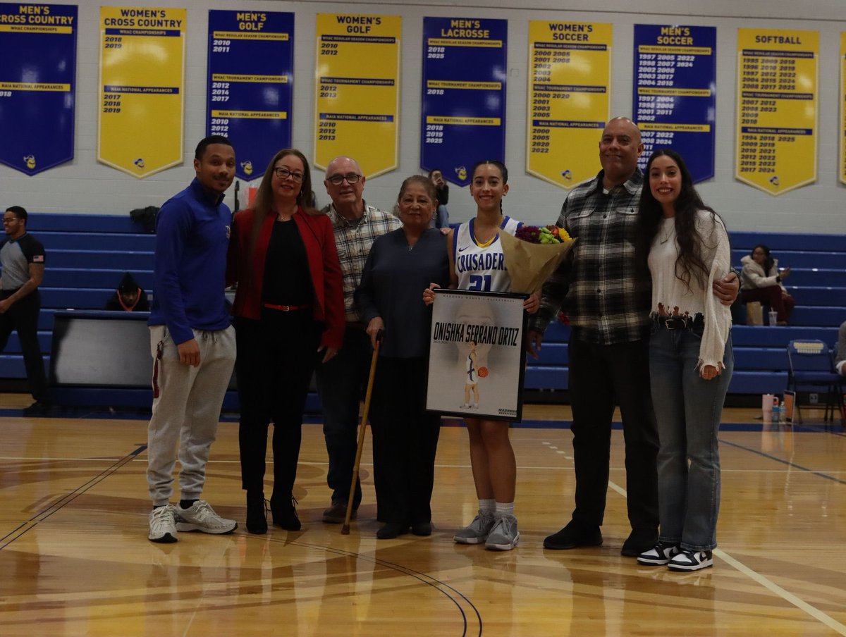 CoachHood05's tweet photo. Congratulations to our Seniors https://t.co/SHQ38VtkRH