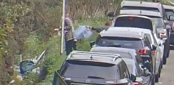 BucksFlyTipping's tweet photo. #FlyTip at A412 Uxbridge Road on 12th Oct 25. Offender dumped 4 x 18ltr bottles he claimed he found in another fly tip but changed his mind and didn't want them so threw them in the layby. 
Caught on @BucksCouncil roadside cameras.
£1,000 FPN paid https://t.co/IGpfbGuXEg