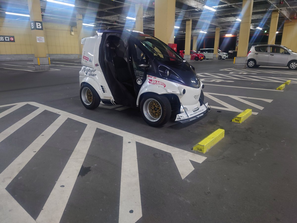 8nIv's tweet image. ワイド付いてて様子がおかしいコムスが居られた！スパルコのシート見えるし一眼で撮りたかった📸笑