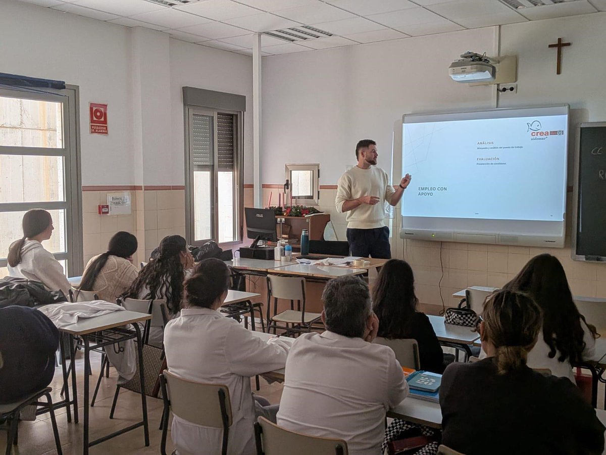 Asoc_Aidemar's tweet photo. EL @CREA_Aidemar VISITA EL CEC SAN PEDRO APÓSTOL 
https://t.co/GbnpOftjmi https://t.co/RSDuBnuMek