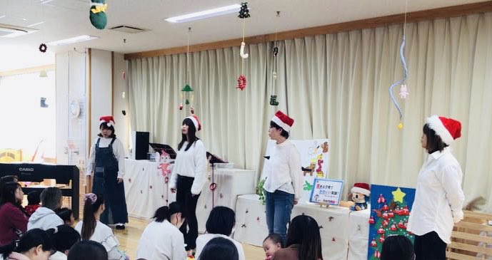 mamasun2011's tweet photo. 今日は子育て支援センターの
クリスマス会で演奏してきました🎄
支援センターで出会った私たちも
15周年を迎えます😆

ここが最初のステージでした✨
これまでここでたくさん歌わせていただきました💖
今日も素敵な時間を過ごせました✨
ありがとうございました🌺

#愛川町　#合唱 https://t.co/TohTWXofab