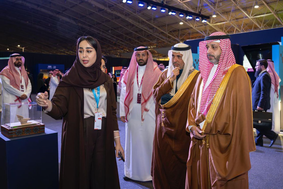 hamedfayez's tweet photo. سعدتُ اليوم بزيارة #مؤتمر_التراث_الرقمي، والاطلاع على الرؤى المُلهمة التي تخدم التراث وتعزز من حضوره في عالمنا الرقمي المتنامي. يأتي هذا المؤتمر في سياق جهود تبذلها وزارة الثقافة وكياناتها بدعم من سمو وزير الثقافة @BadrFAlSaud، من أجل بناء منظومة ثقافية رقمية متكاملة. https://t.co/uL2p1ZXrAX