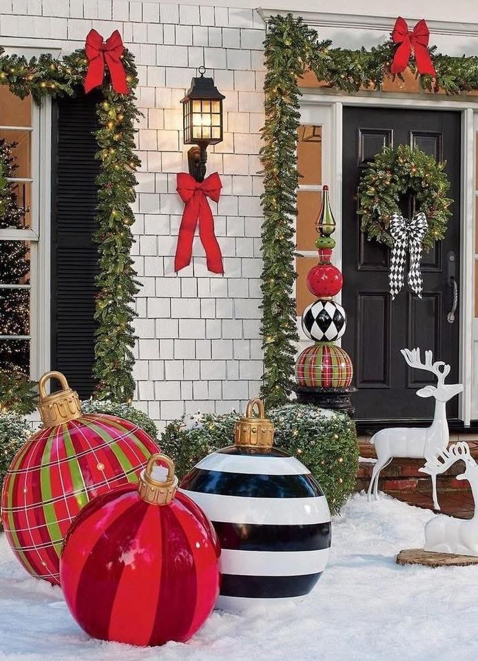 curl_tammy's tweet photo. Yes, you can decorate your house that is on the market! People want to see warmth at the holidays! Apply the same staging principles as you normally would and go for it. Who knows? Your decor might inspire someone to buy your home. 🎄251.509.1714.
Tammy Curl ~ Roberts Brothers https://t.co/OWI9wwgxtV