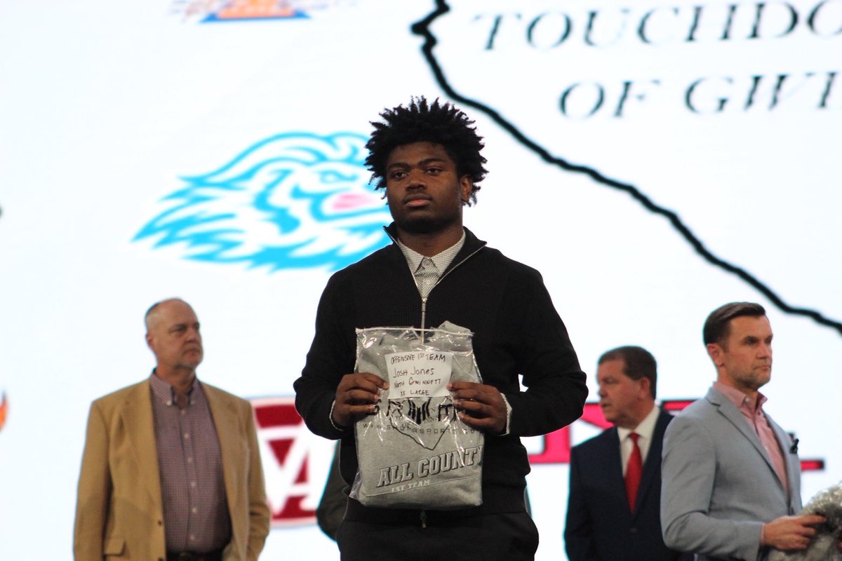 Joshua_Jones27's tweet image. So blessed to be named 1st team all county as a junior Monday night! Thank you to my family, friends, and coaches for pushing me to always be my best. 3 down last one to go !! @NGHSFootball @CoachRLuke @CoachJohnson50 @ericgodfree