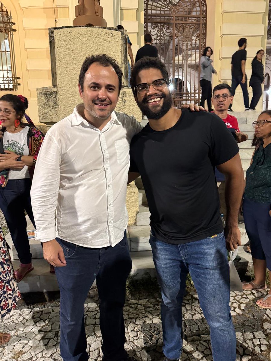 jonesmanoel_PE's tweet image. O que vimos ontem na Câmara dos Deputados foi um ataque a um deputado honesto, combativo, socialista, defensor da classe trabalhadora. Um deputado que denuncia e combate o orçamento secreto, as emendas PIX e todos os esquemas do Congresso Nacional.