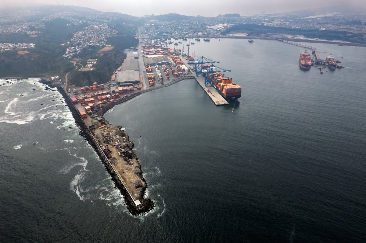 En el encuentro N°110 del Comité Portuario de Servicios Públicos de Talcahuano, celebrado en nuestro edificio corporativo, participaron Aduana, Seremi de Seguridad Pública, Capitanía de Puerto San Vicente, Seremi de Salud y Puertos de Talcahuano.