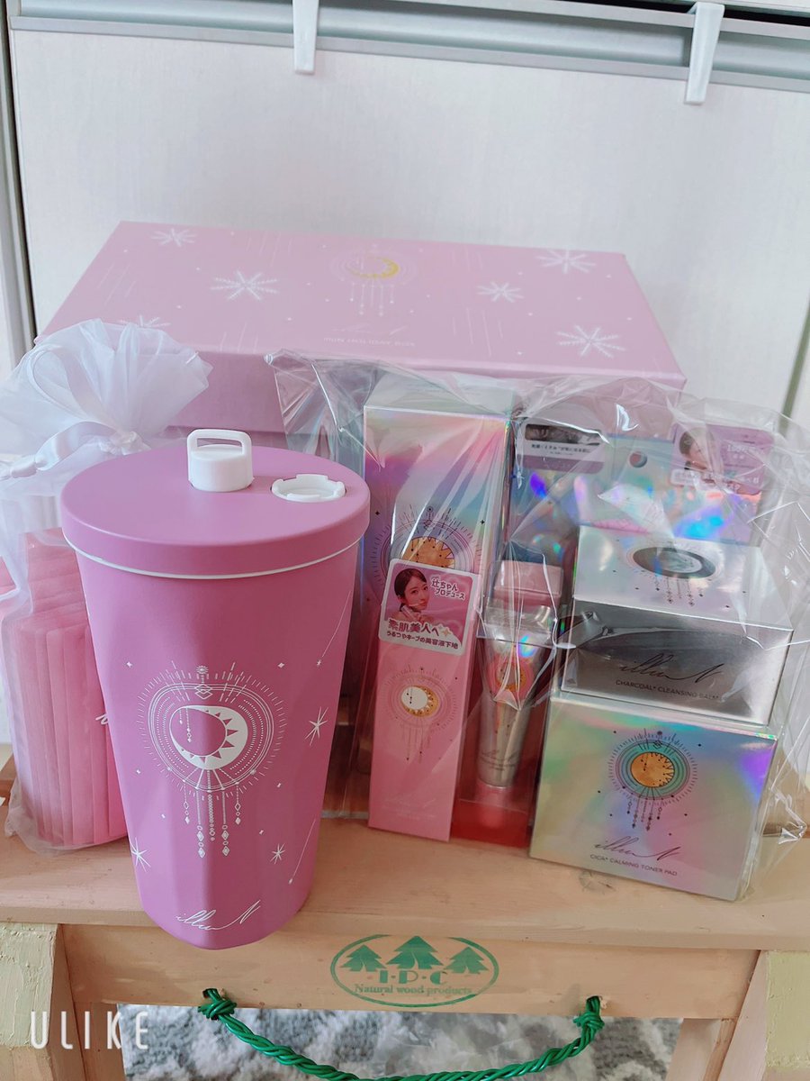 『ご褒美♡illuN』

自分への
Xmas present🎁

【illuN 2025 ホリデーセット】
特典 illuNタンブラー

届きましたあ💗💗

もう堪らなく嬉しくって
大事に使わせていただきます❣️

#tsujinozomi#illuN #Xmasプレゼント #2025年のお気に入り #辻希美