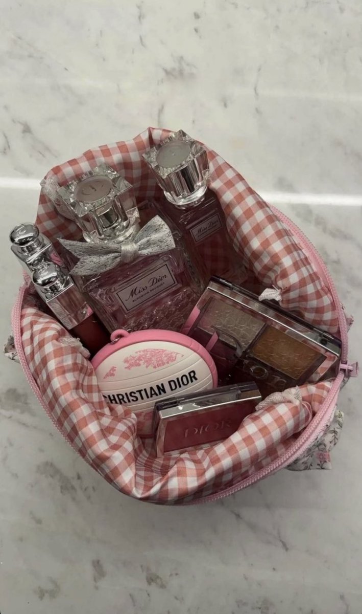 صباح الخميس ♥️💅🏻