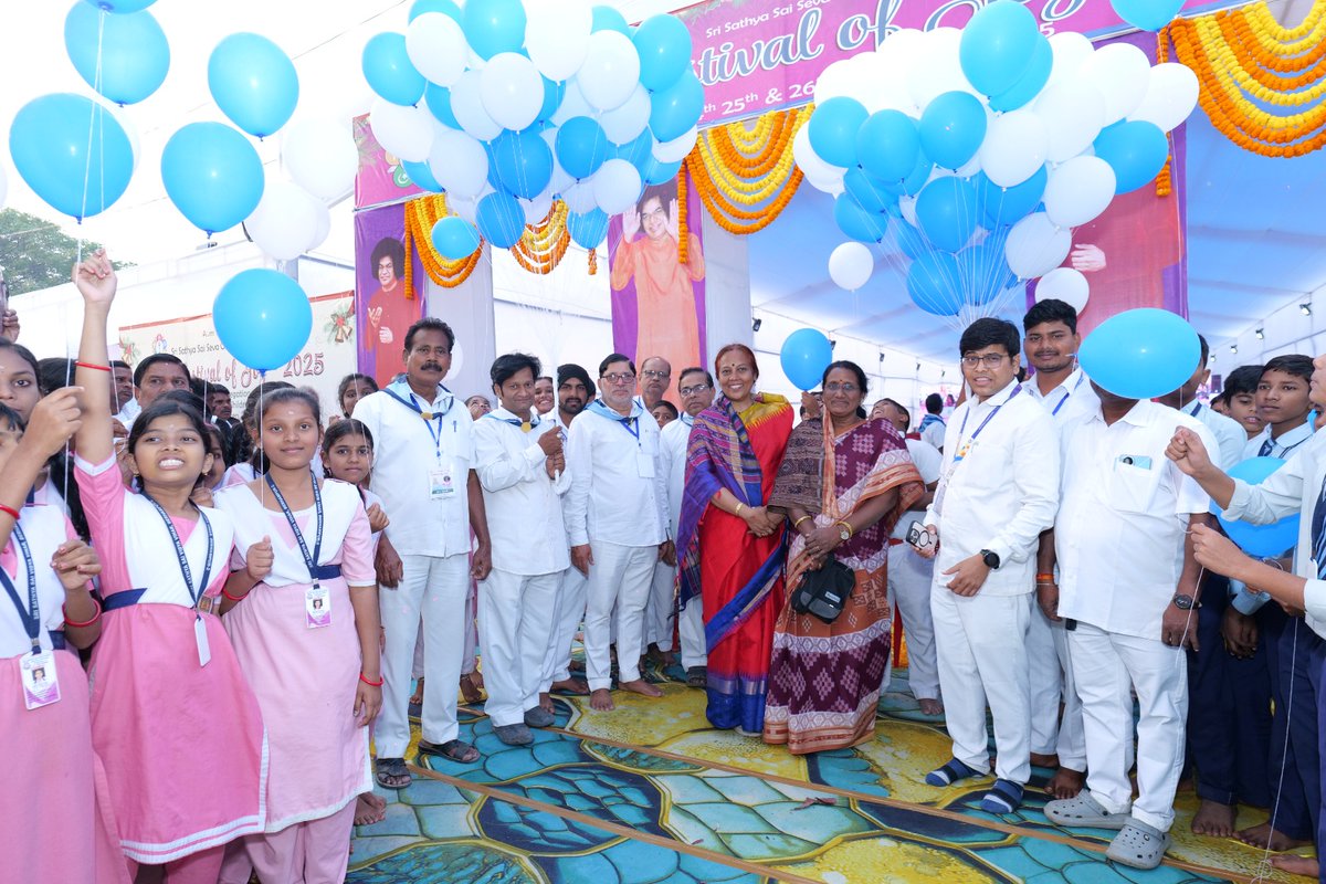 sathyasaiodisha's tweet photo. Loving Sairam..
With the Blessings of Sri Sathya Sai Baba, The State Level Festival of Joy 2025 commenced on a sublime and joyous note at Berhampur on 24.12.2025.
#festivalofjoy
#statelevel
#balvikash
#ssssoodisha
#Ganjam1
-Media Team https://t.co/e0juKW3QIQ