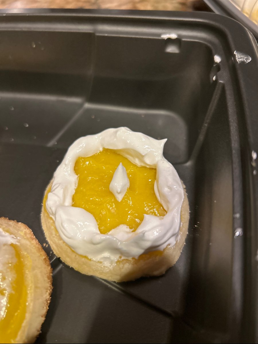 MarcusYarnsMuse's tweet photo. My Christmas cookies this year:
Lemon Meringue Pie Cookies https://t.co/ho0de7LTnz