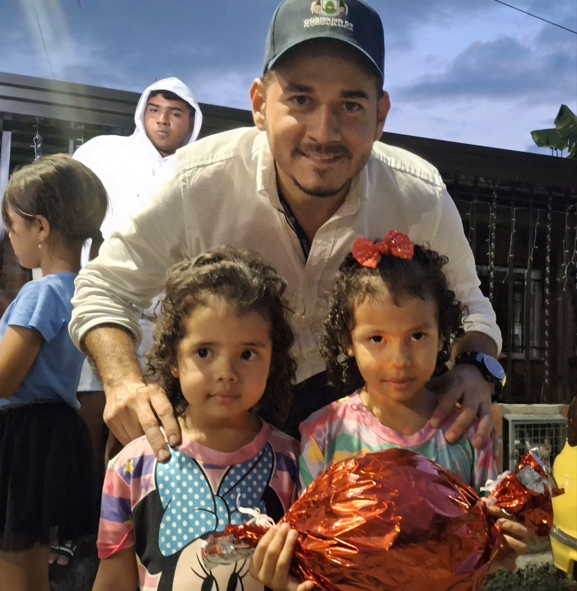 ¡Regalos y cultura vial!
La Dirección de Tránsito y Transporte de Floridablanca entregó regalos a niños y niñas y compartió mensajes de responsabilidad vial con las familias de Primavera, El Reposo, El Carmen, Cumbre y Prados del Sur.