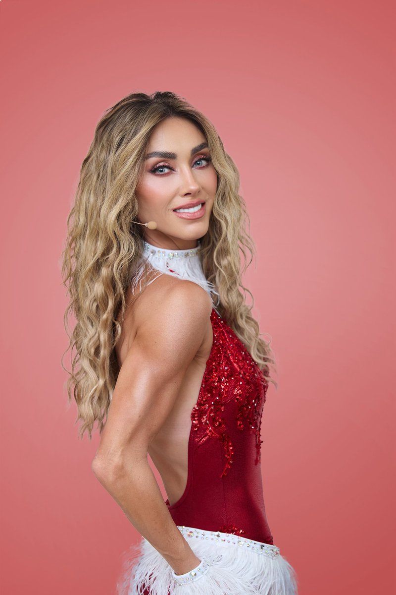 Anahi's tweet image. ¡Feliz Navidad a todos! ❤️ 🎄 🎅