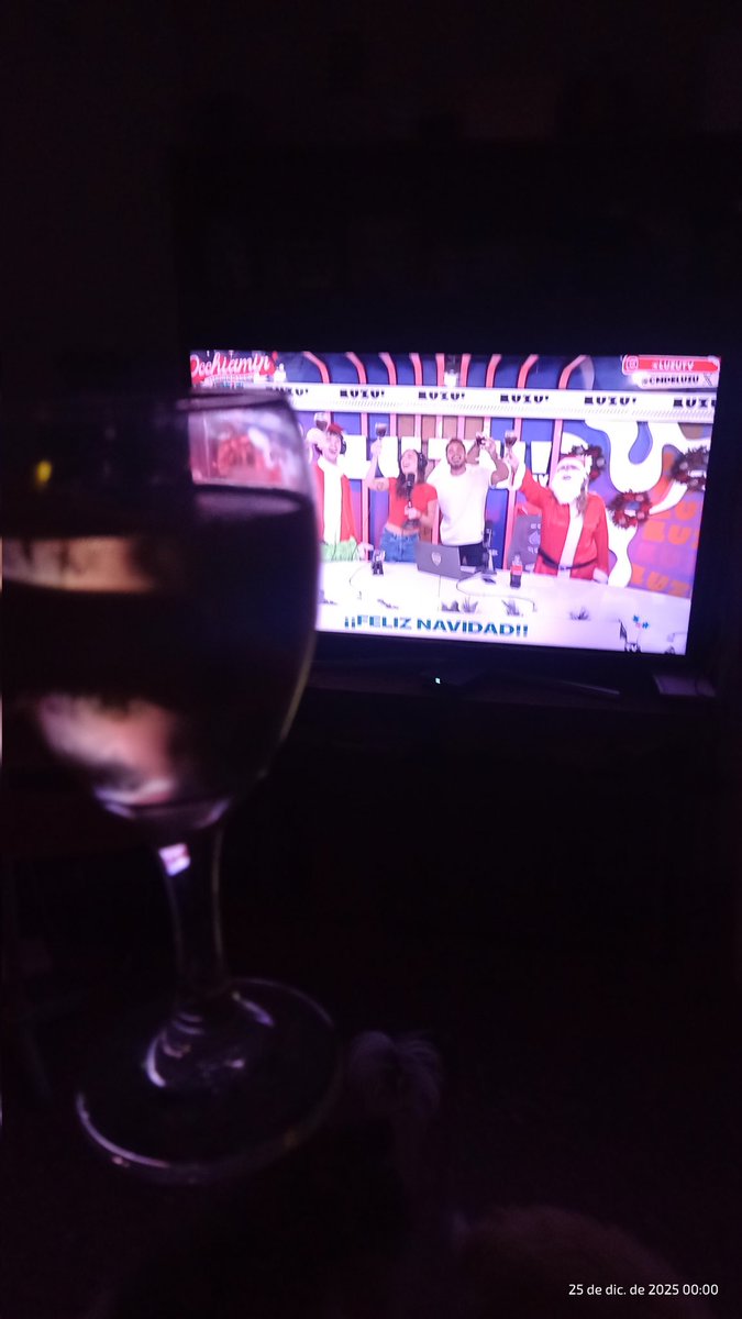 sofiaseries18's tweet photo. Gracias por el especial de navidad tuve con quien brindar!!!🥂
Los amo #luzutv https://t.co/3A8r5Bq5KP