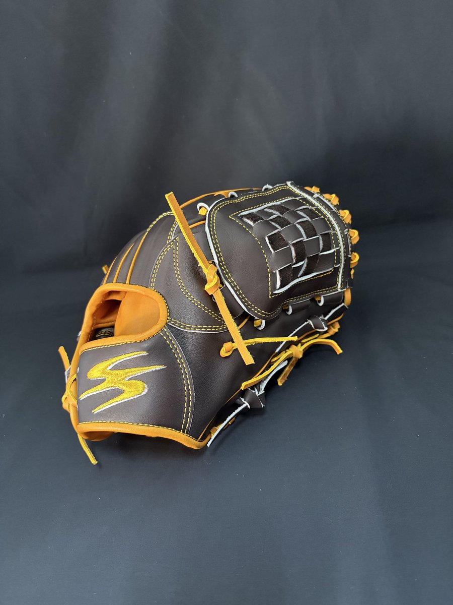 翔シリーズのオーダーは 軟式→税別42,900円 硬式→税別49,900円 から