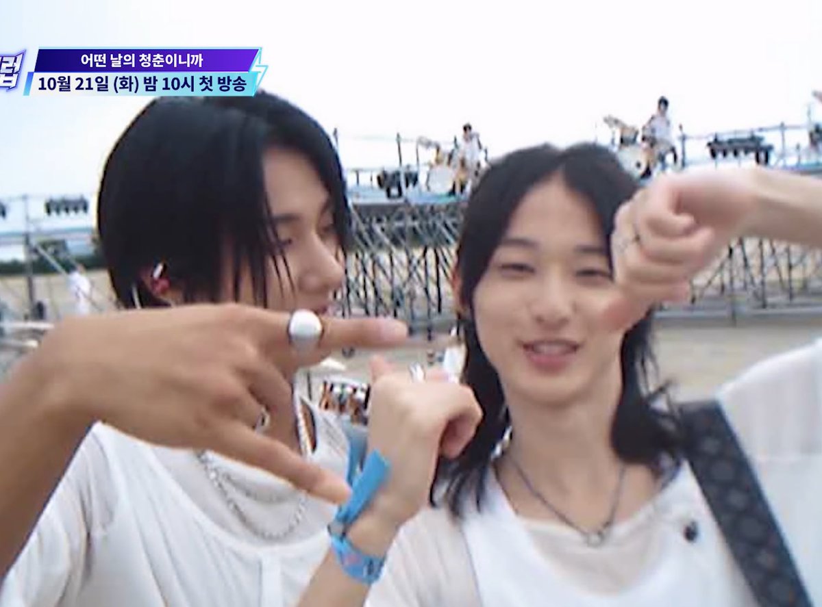 k10hrtz's tweet photo. I just realized that kihoon is basically besties with every member of hrtz.wav😭😭😭😭😭😭😭😭😭😭😭

I hope they can reunite a lot at music shows and festivals later……🥹 https://t.co/NUf6qa5C8C