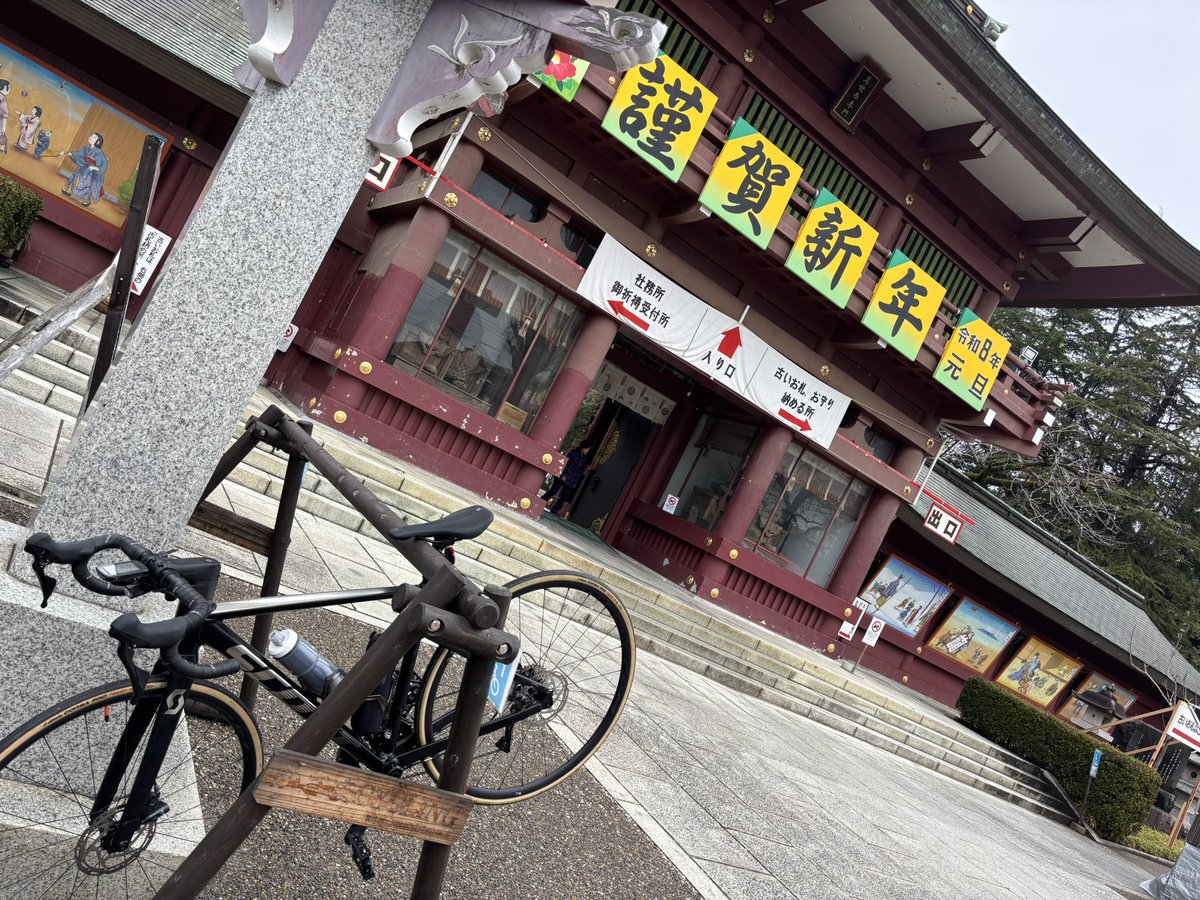 0705aida's tweet photo. フライングで、笠間稲荷神社に行ってきました！
サイクルラック有りで、
無事にお参りしてきました！
#笠間稲荷神社
#笠間市
#ロードバイク
#サイクリング https://t.co/zlV6QvOs3Q