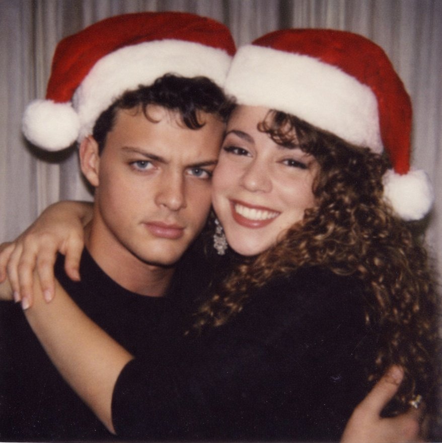 AMEXICANPRIDE's tweet image. ──── Feliz navidad para todos aquellos que han formado parte de un año increíble en este lugar.
Pero principalmente para quien ahora forma parte de mi vida.