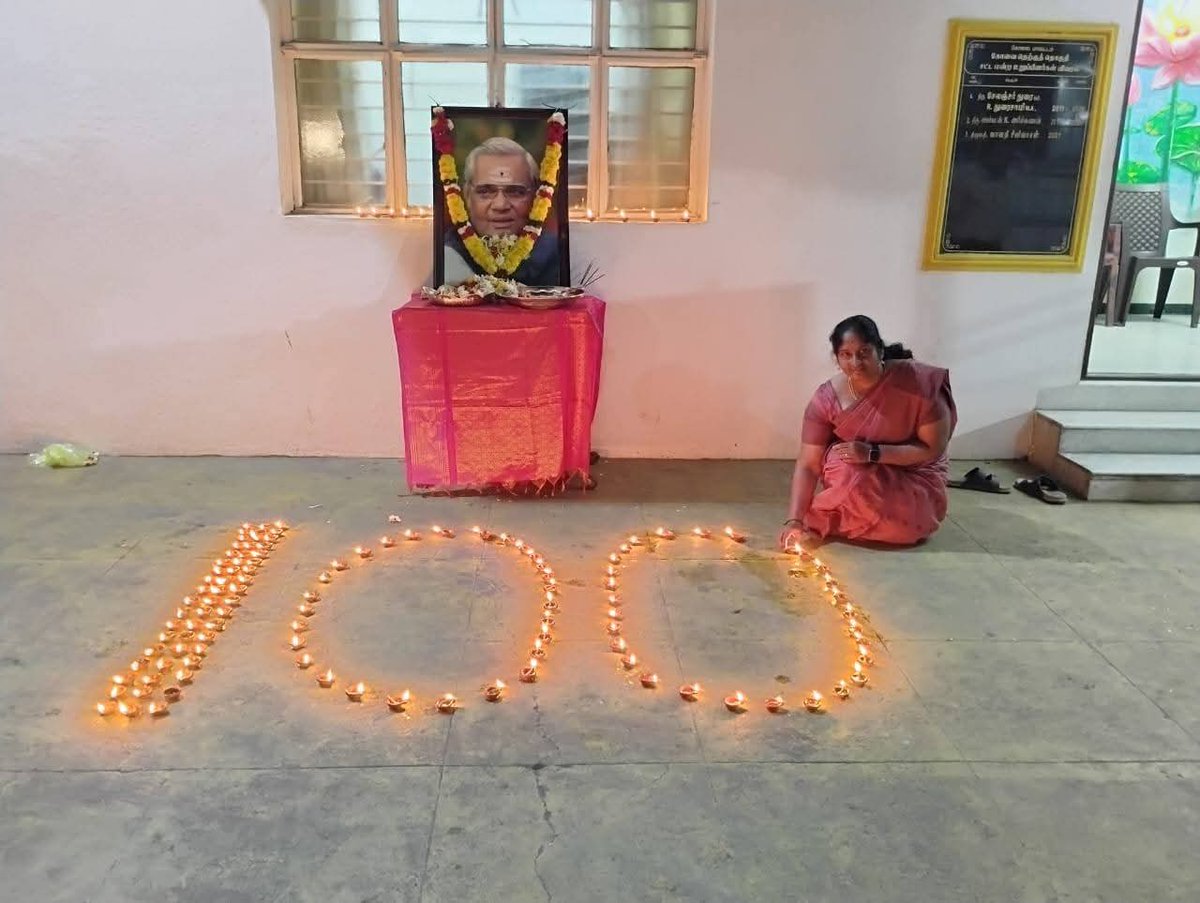 நல்லாட்சி நாயகன்  அடல்பிகாரி திரு. வாஜ்பாய் அவர்களின் நூற்றாண்டு நிறைவு மற்றும் 101 வது பிறந்தநாளை வரவேற்கும் விதமாக கோவை தெற்கு சட்டமன்ற அலுவலகத்தில் அகல் விளக்கு ஏற்றி புகழஞ்சலி செலுத்தப்பட்டது.

<a href="/VanathiBJP/">Vanathi Srinivasan</a>

#ATAL100 l #அடல்ஸ்மிருதி l
#TNCelebratesAtal100 l #Vajpayee