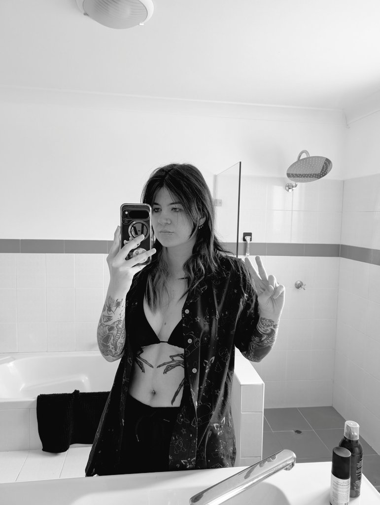 𝑺/𝑷/𝑶/𝑶/𝑲/𝒀 tweet media