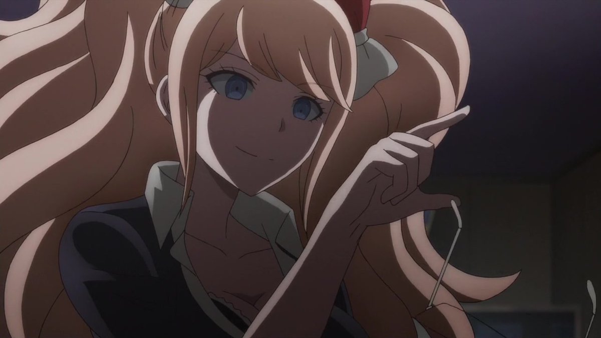 "¡Dame un regalo!"

Exigió, señalandolo.