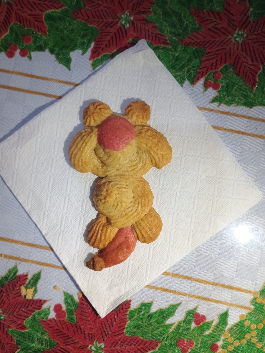 GranIncursor's tweet image. No sé . . . .veo rara esta galleta 🤨🤔🤨🤔