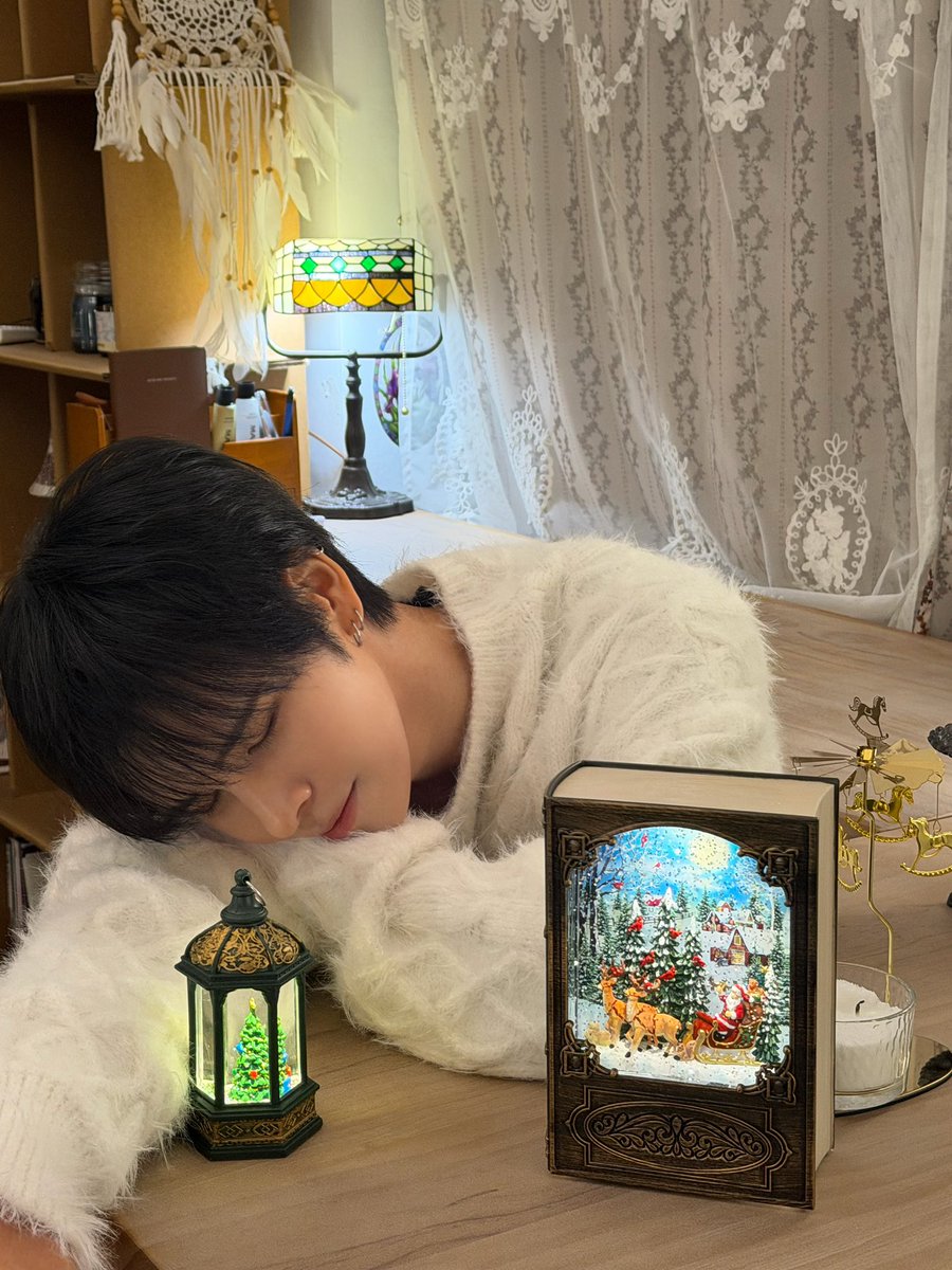 CRAVITY_twt's tweet photo. 러비티 좋은 하루🎄🎅❤️
#세림 https://t.co/WHxSSZBfDQ