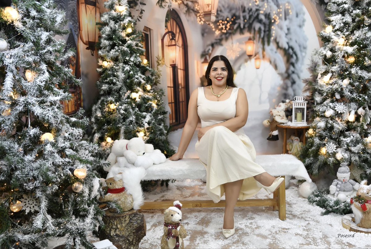 En esta Nochebuena quiero agradecerles por estar, por sumar momentos, sonrisas y aprendizajes a mi vida. Que la magia de esta noche abrace sus hogares con paz, amor sincero y muchas risas compartidas. Que cada abrazo sea un recuerdo y cada deseo una esperanza renovada. ✨🎄🙏🥰🎁