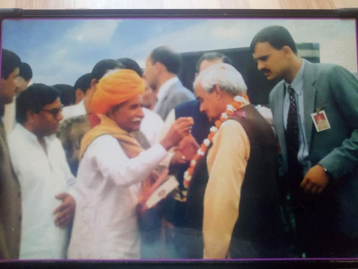 भारतीय लोकतंत्र के आकाश के दैदीप्यमान नक्षत्र, पूर्व प्रधानमंत्री, भारत रत्न परम श्रद्धेय श्री अटल बिहारी वाजपेयी जी की जन्म शताब्दी के पुण्य अवसर पर सादर नमन !!

आप सभी को "सुशासन दिवस" की हार्दिक बधाई एवं शुभकामनाएं।

#GoodGovernanceDay #AtalBihariVajpayee