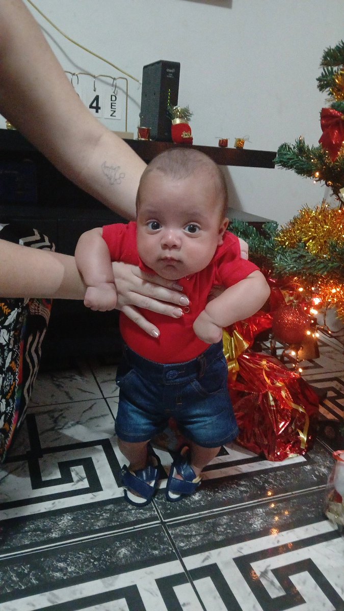 BellaRamos90's tweet photo. Primeiro Natal do meu homenzinho 🥹❤️‍🩹🎄 https://t.co/CJA13nAB49