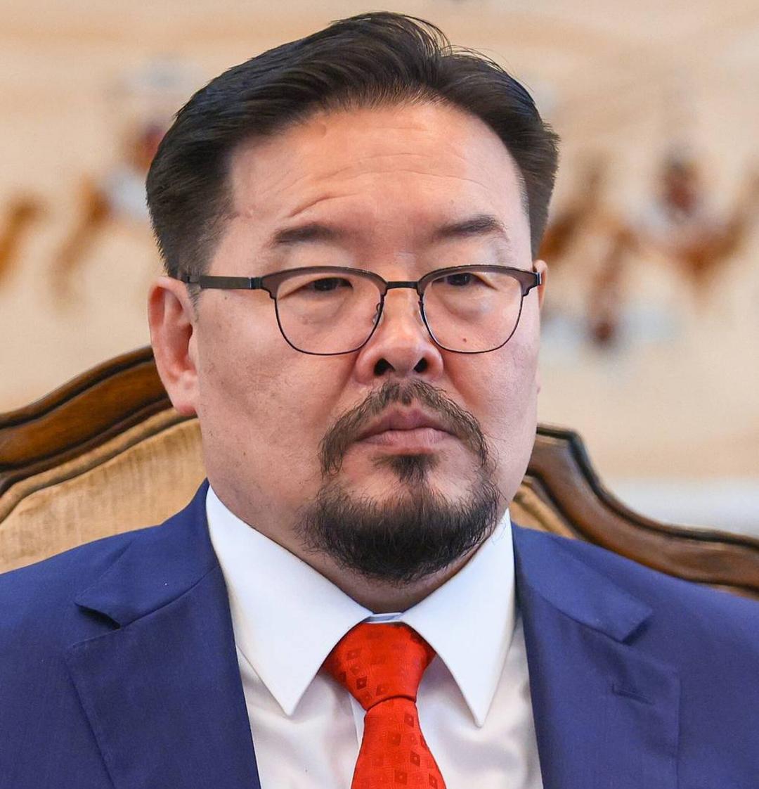 🇲🇳 Countries with the most Mongols:

1. 🇨🇳 China: 6,290,204
2. 🇷🇺 Russia: 651,355
3. 🇰🇷 South Korea: 37,963
4. 🇯🇵 Japan: 20,416
5. 🇺🇸 United States: 19,170
6. 🇰🇬 Kyrgyzstan: 12,000
7. 🇨🇿 Czech Republic: 10,236
8. 🇨🇦 Canada: 9,090
9. 🇰🇿 Kazakhstan: 7,218
10. 🇸🇪 Sweden: 6,992
11.