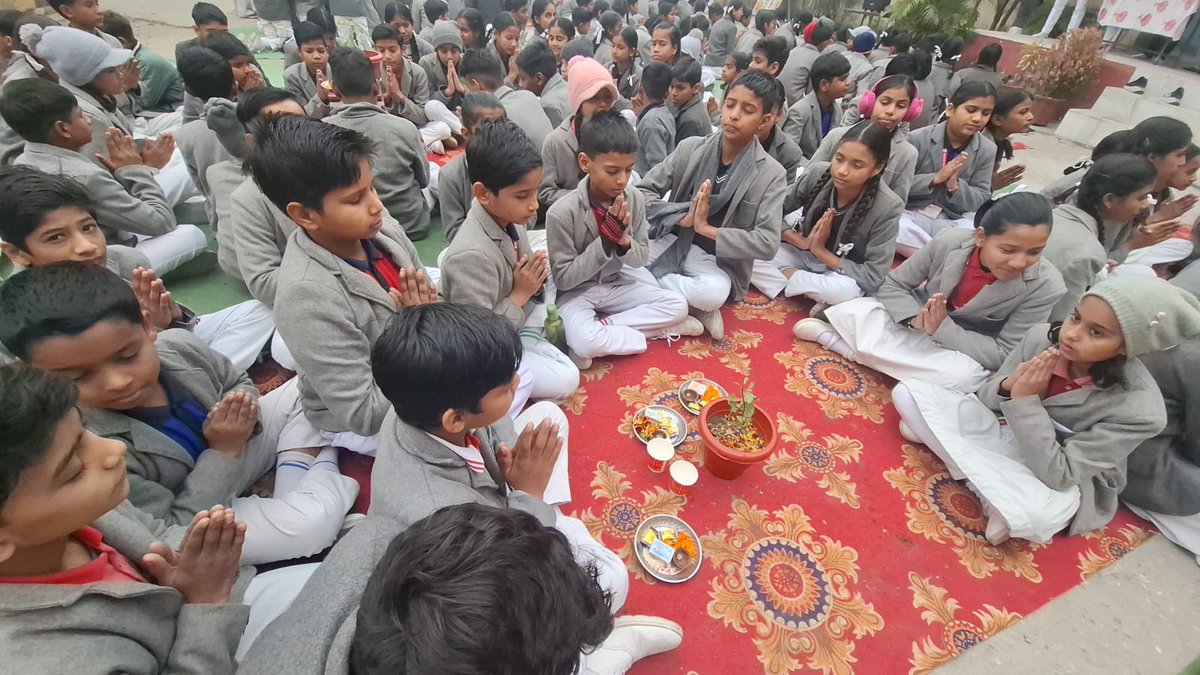 Sant Shri Asharamji Bapu द्वारा प्रेरित महिला उत्थान मंडल हरिद्वार की बहनों द्वारा बच्चों को 25 दिसम्बर Celebrate With Tulsi Mata ऐसी प्रेरणा दी गई । स्कूल में पढ़ने वाले बच्चों ने श्रद्धा के साथ तुलसी पूजन किया ।
#HappyTulsiPujanDiwas