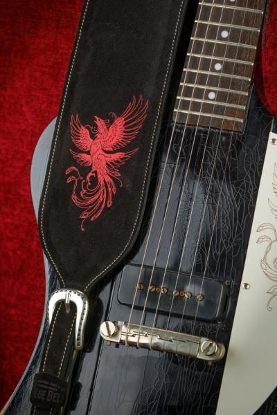 MJ_Online_Store's tweet photo. #BlueBellStraps
『Santa Rosa Firebird』
【Yukihide "YT" Takiyama氏愛用中モデル】
特殊な技法でスウェード生地に刻印された “火の鳥”が躍動感のある1本。
↓ご注文はこちら↓
https://t.co/pmmb0yLPKu
#ギター #ギターストラップ #レザーストラップ #ブルーベルストラップス https://t.co/KMTvZlCoEU