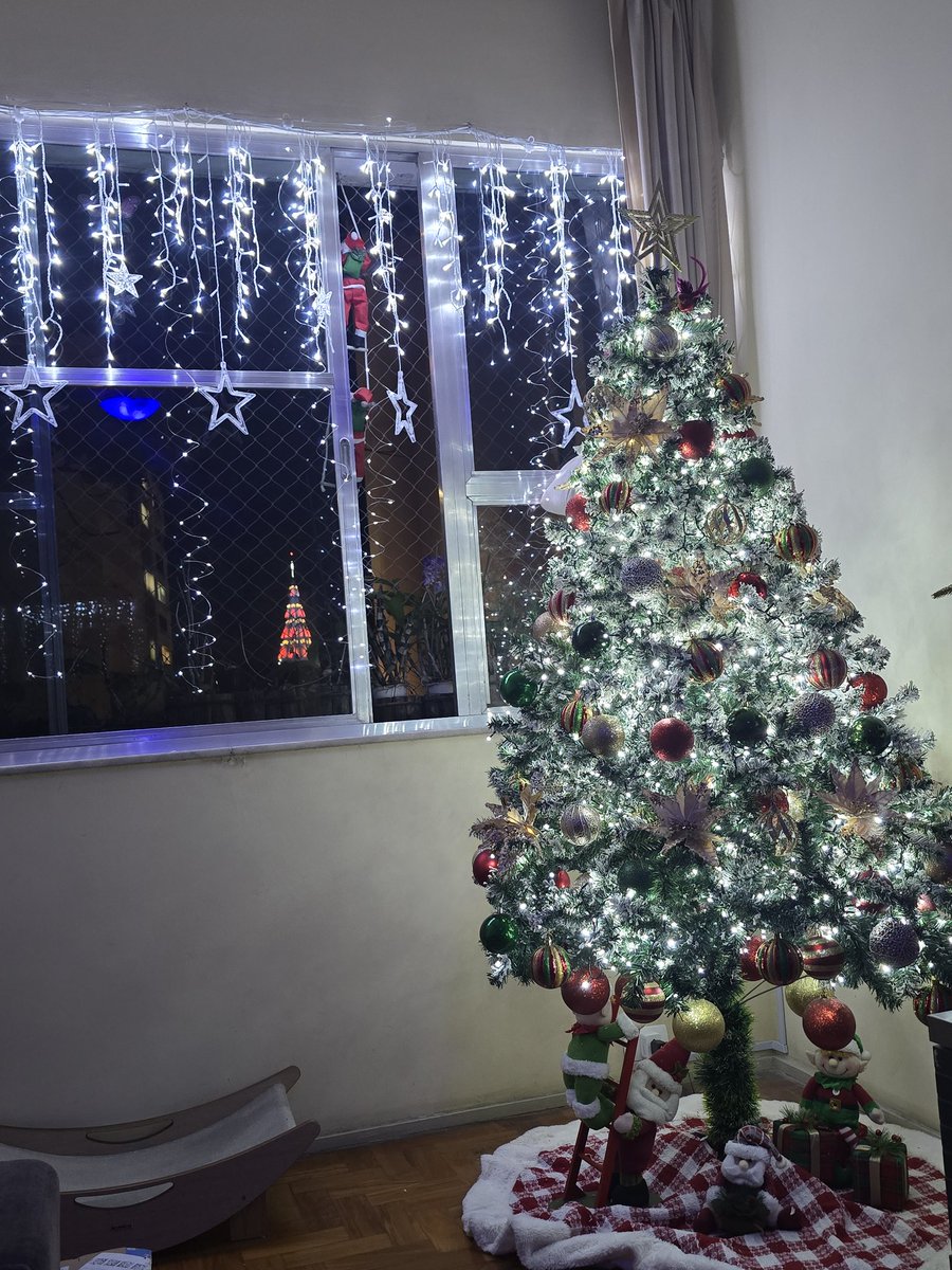 Por que choras, Árvore da Enseada?!? 🤭
#Natal #Natal2025
🎄🎅♥️