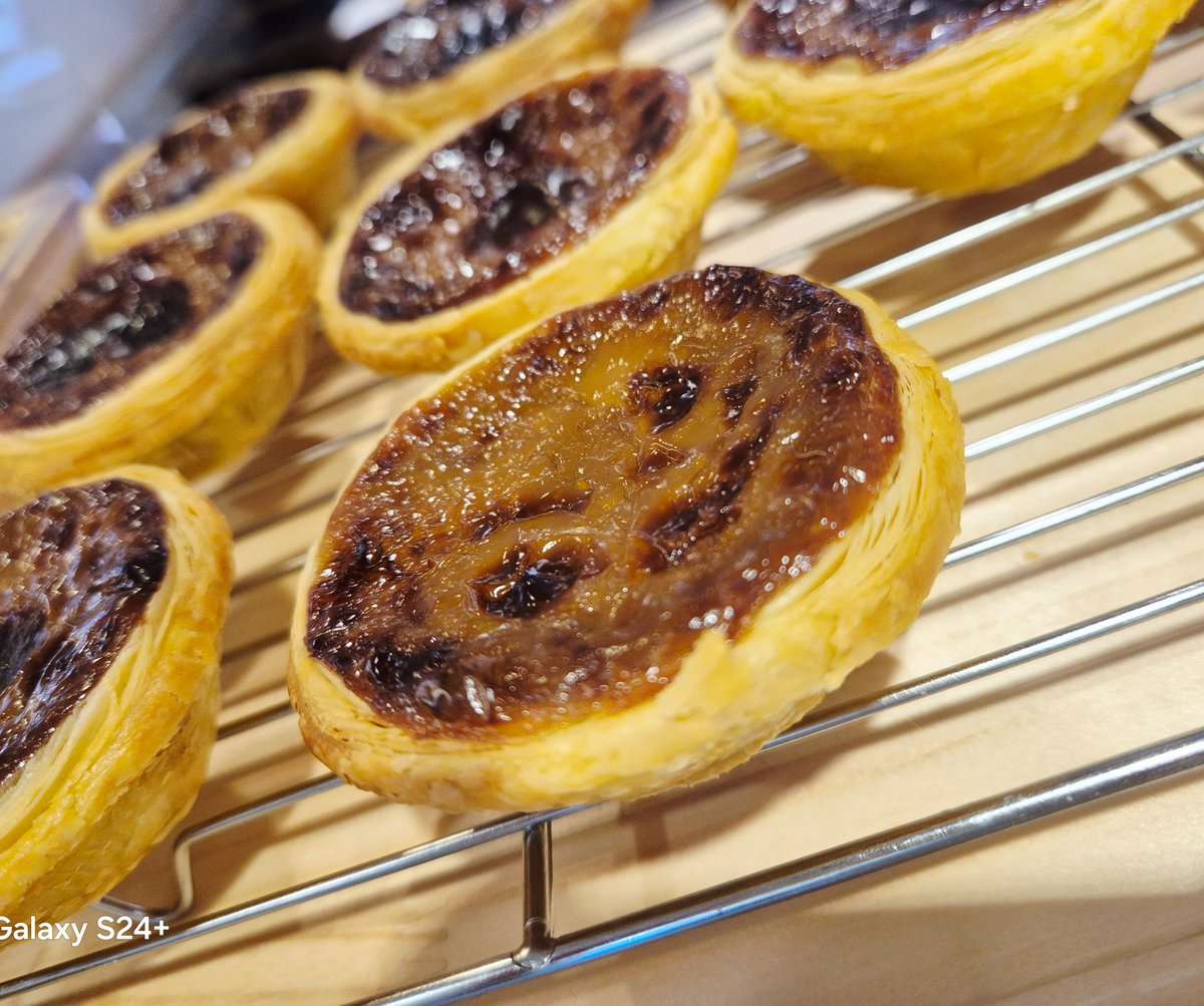 plumpy_brunch's tweet image. 12월 25일 
찰흙아닙니다  
향긋한 얼그레이에그타르트나왔습니다