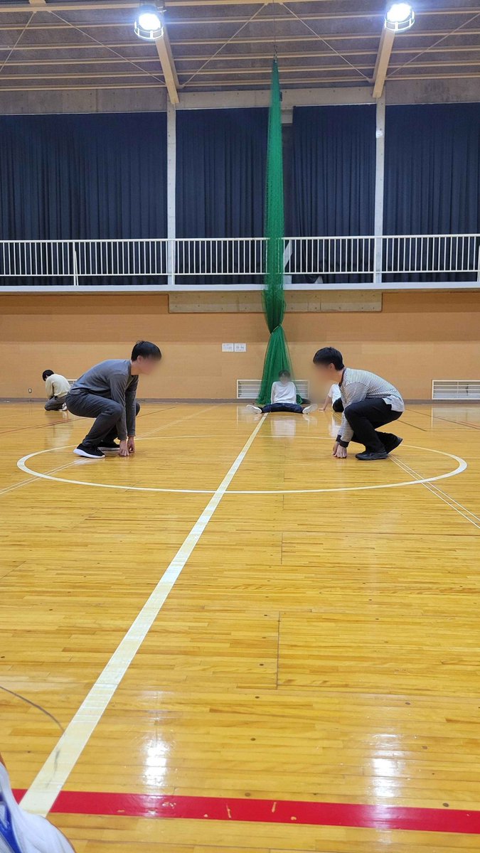 昨日の桁試験後、体育館の利用時間が余っていたので、みんなでドッジボールやバレーボールなどを行いました！
筋肉痛が、、、