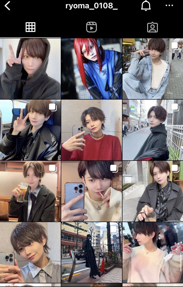 kazama_0425's tweet photo. マッチングアプリ始めたいけど、全く使える写真がない…

と嘆いてるそこの君へ。

最低限、”ひとり”でもかなりクオリティ高く写真を撮影できる方法を特別に教えます。

結論から言うと、

"他撮り風自撮り"

です。

実はインスタでみるイケメンホストやメン地下、インスタグラマーたちは、顔の角度や表情を自由自在に調整できる”自撮り”で1人でシコシコ写真を量産している人も多い。

毎回毎回、撮影業者に依頼するとなると写真はなかなか増えないし、写真スキルも向上しないので、自分で爆イケ写真を撮れるようになれば、アプリ無双にグッと近づく。

具体的な“他撮り風自撮り” のやり方は簡単で、

❶iPhone14以降のPro以上
❷自撮り棒(Bluetooth遠隔ボタンの機材を使用。Amazonで400円で買える。)
❸加工アプリは初心者に優しい『Soda』

を用意して、画像のように内カメラで撮るだけ。

今もコンサルで沢山カッコいい写真を撮っているが、

iPhone17ProMax✖️内カメラ✖️加工アプリ

は普通に最強。

このやり方なら

✔️自撮りなのに他撮り風だから違和感なし
✔️そのまま反転せずに撮れるから盛れる
✔️内カメラだから自分で表情確認できるので撮りやすい

でやりやすい。

これはマジで普通に自撮りするより盛れるから、1回もやったことない人はマジでやってみて。