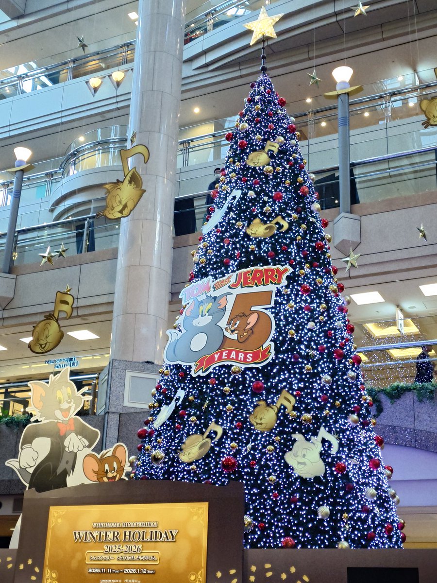Maroull960's tweet photo. ランドマークプラザ＋
みなとみらいグランモール公園クリスマスマーケット https://t.co/wDoBtoLTSA