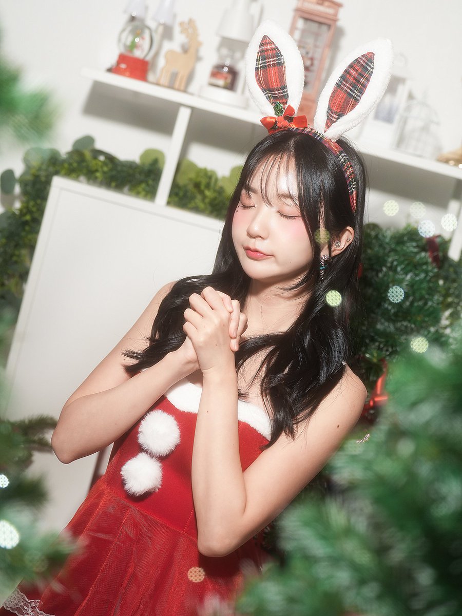 tyongeee's tweet image. Merry Christmas 🎄 
Sending my love and prayers to you ❤️