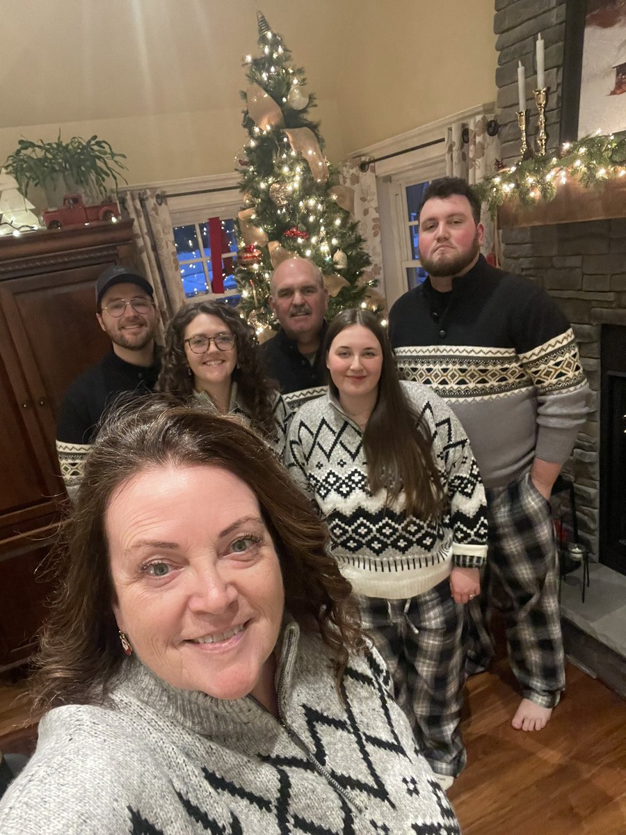 Merry Christmas from all of us to all of ye🎅🏻❤️🎄🤍🧑‍🎄