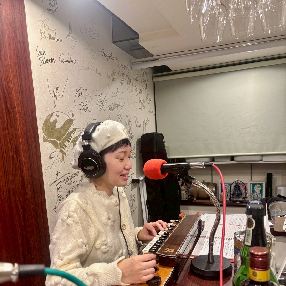 ブログ【配信：松枝由紀子のSketch Book】
vanillaquest.com/?p=8563
メリー・クリスマス！ということで（？）12月と言えば無声映画『実録忠臣蔵』を大正琴で弾き語りました^^ 我が家は今年も母と娘と私の3人、3世代6手連弾でピアノの発表会に出演したので、そのときの話題にもなりました♪