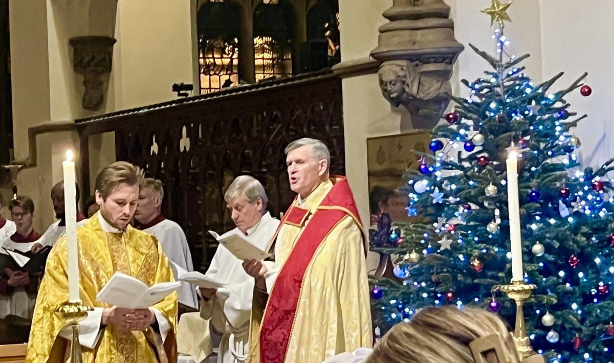 AndrewRosindell's tweet image. A glorious Christmas Eve Midnight Seevice at the Church of St. Edward the Confessor @stedsromford in Romford Market. A magical way to greet the arrival of Christmas Day, with Christian worship and carols in the heart of our town, led by our Vicar of Romford, Father Jordan Palmer.…