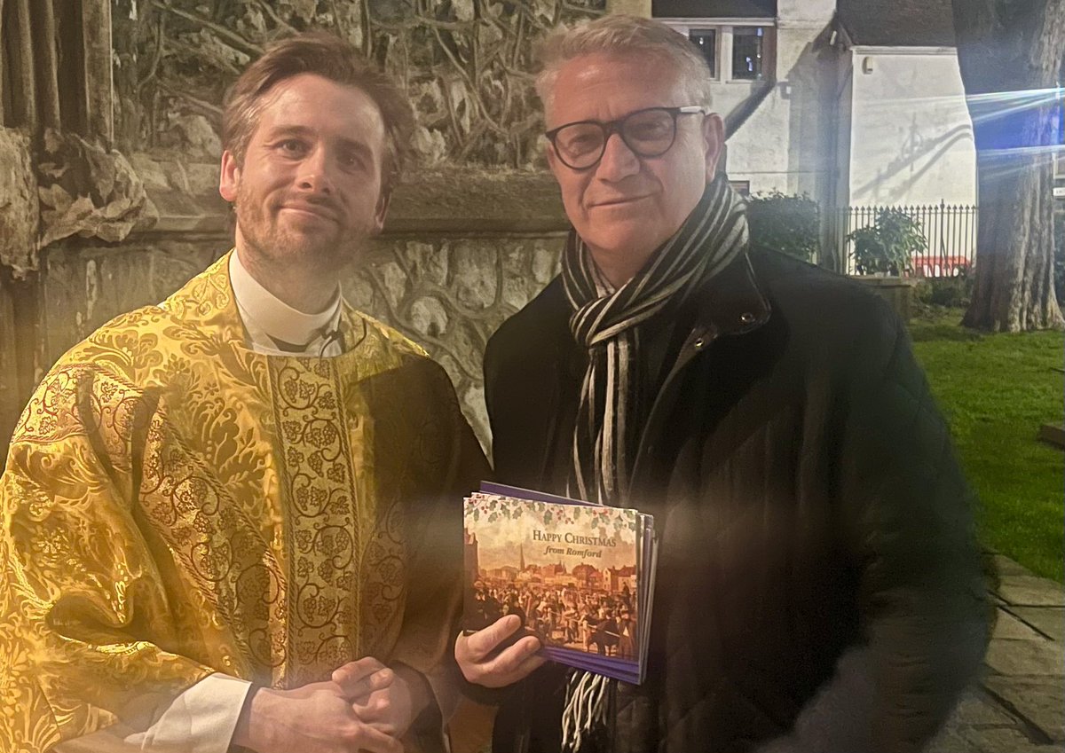 AndrewRosindell's tweet image. A glorious Christmas Eve Midnight Seevice at the Church of St. Edward the Confessor @stedsromford in Romford Market. A magical way to greet the arrival of Christmas Day, with Christian worship and carols in the heart of our town, led by our Vicar of Romford, Father Jordan Palmer.…